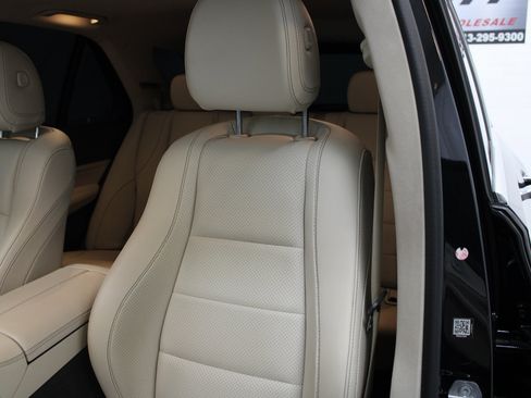 Used 2020 Mercedes-Benz GLE 350 4MATIC w/ Premium Package image 17