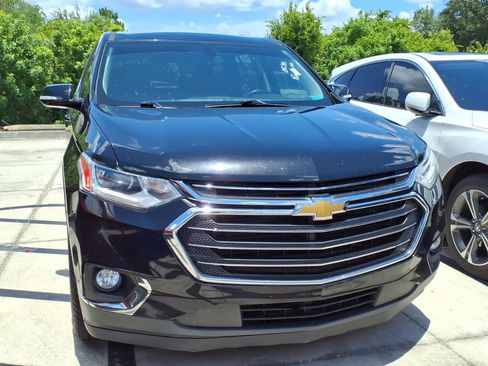 Used 2019 Chevrolet Traverse LT FWD image 2