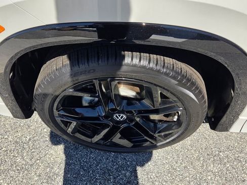 New 2026 Volkswagen Tiguan SE R-Line image 18