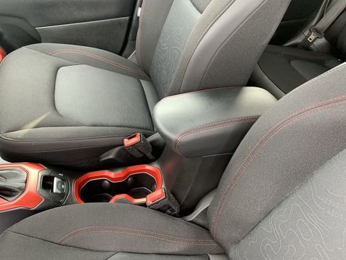 Used 2016 Jeep Renegade Trailhawk image 19