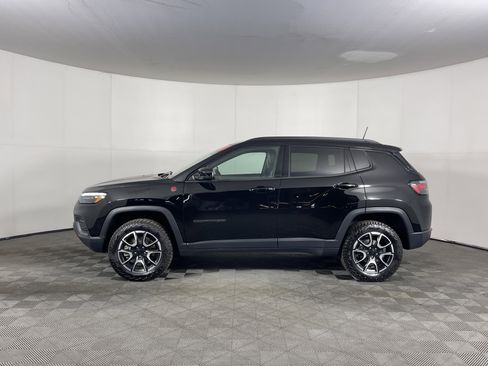 Used 2024 Jeep Compass Trailhawk w/ Trailhawk Elite Group image 3