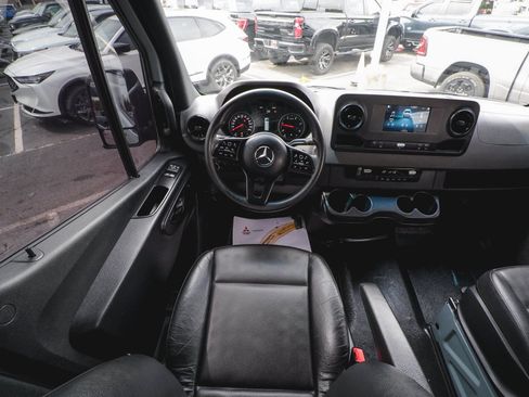 Used 2024 Mercedes-Benz Sprinter 2500 image 37
