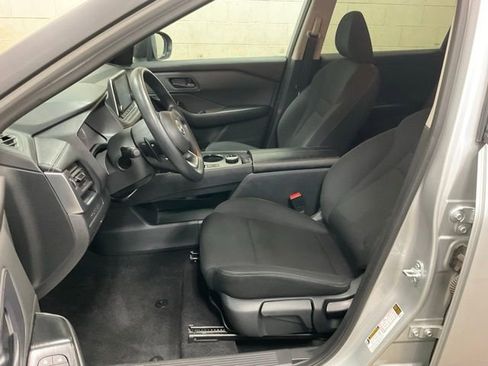 Used 2024 Nissan Rogue S image 8