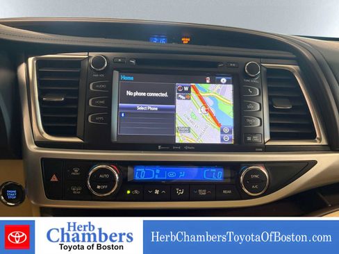 Used 2019 Toyota Highlander XLE AWD/4WD image 15