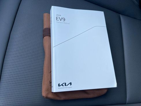 Used 2024 Kia EV9 Light image 21