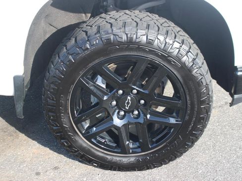 Used 2022 Chevrolet Silverado 1500 LT Trail Boss image 39