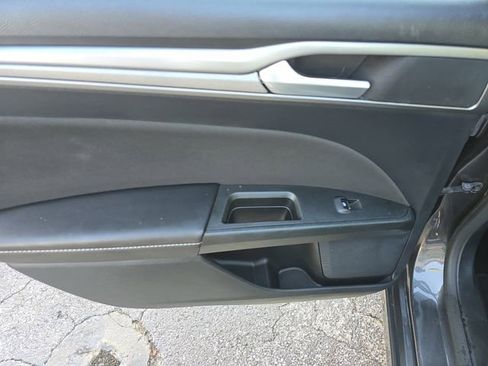 Used 2020 Ford Fusion SE image 8