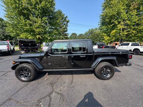 Used 2023 Jeep Gladiator Sport AWD/4WD image 2