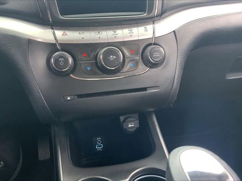 Used 2019 Dodge Journey SE w/ Connectivity Group FWD image 32