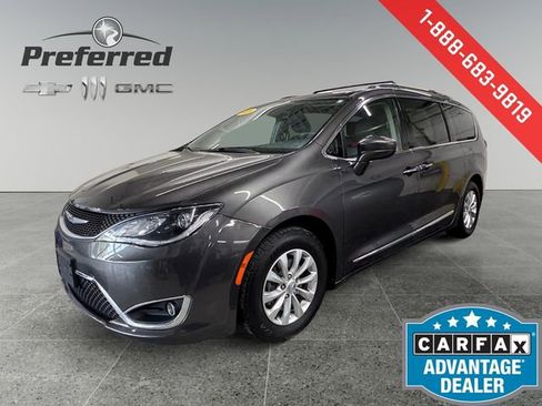 Used 2018 Chrysler Pacifica Touring-L image 11