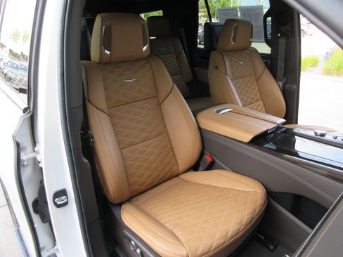 Used 2024 Cadillac Escalade Sport w/ Touring Package AWD/4WD image 30