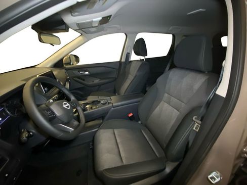 Used 2025 Nissan Rogue SV image 10