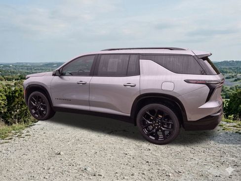 Used 2024 Chevrolet Traverse RS image 7