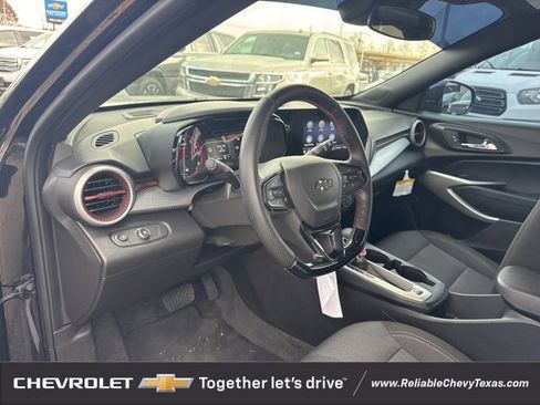 Used 2025 Chevrolet Trax RS w/ Sunroof Package image 22