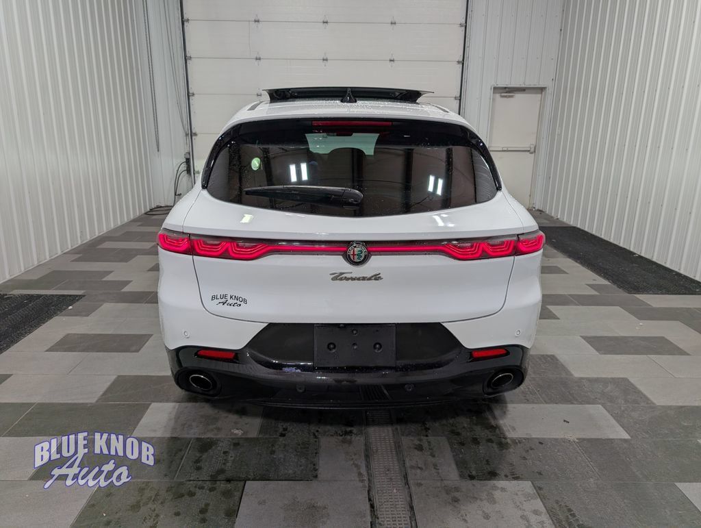 Used 2024 Alfa Romeo Tonale Veloce AWD/4WD image 3