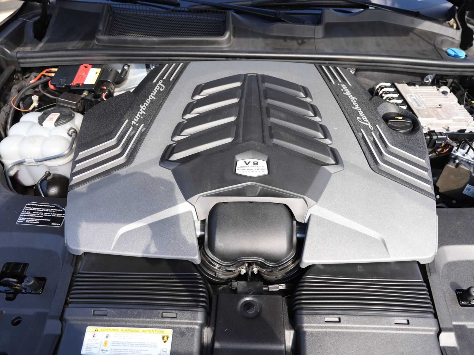 Used 2021 Lamborghini Urus AWD/4WD image 45