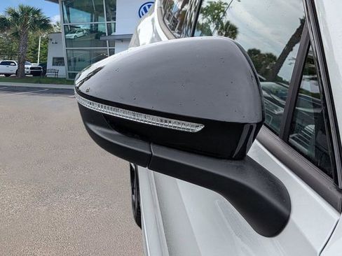 New 2026 Volkswagen Tiguan SE R-Line FWD image 12