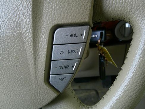 Used 2006 Lincoln Navigator Ultimate image 23