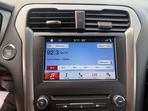 Used 2017 Ford Fusion SE w/ Fusion SE Technology Package FWD image 19