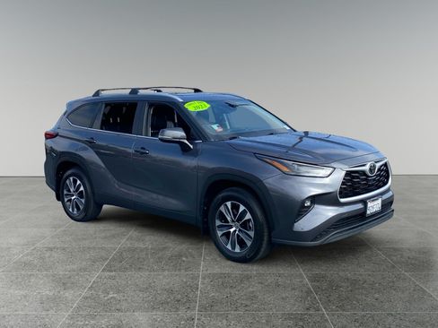 Used 2023 Toyota Highlander XLE FWD image 7