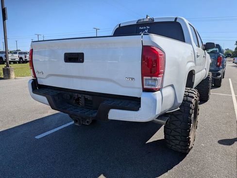 Used 2017 Toyota Tacoma SR w/ Tow Package AWD/4WD image 9