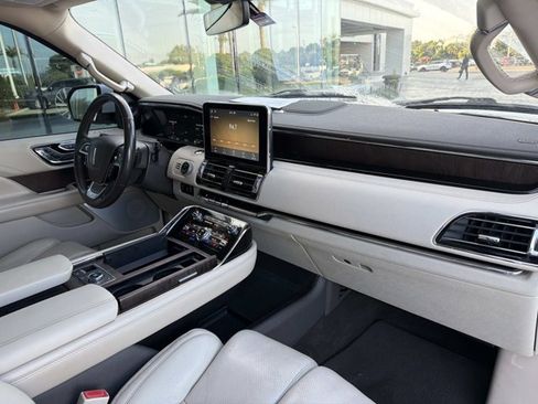 Used 2020 Lincoln Navigator L Reserve w/ Equipment Group 208A Reserve AWD/4WD image 21