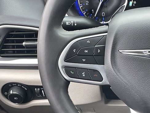 Used 2024 Chrysler Pacifica Touring-L FWD image 20