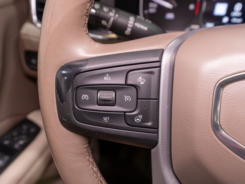 Used 2021 GMC Yukon Denali w/ Advanced Technology Package AWD/4WD image 32