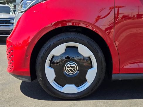 Certified 2025 Volkswagen ID. Buzz Pro S Plus RWD image 10