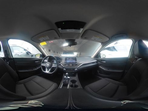 Used 2025 Nissan Altima 2.5 SV FWD image 42
