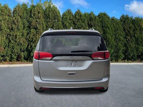 Used 2019 Chrysler Pacifica Limited w/ Advanced Safetytec Group image 5