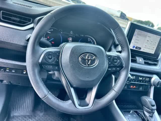 Used 2025 Toyota RAV4 XLE w/ Convenience Package AWD/4WD image 17