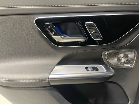 Used 2024 Mercedes-Benz GLC 300 4MATIC image 24