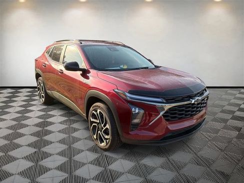 Used 2025 Chevrolet Trax RS w/ Driver Confidence Package FWD image 3