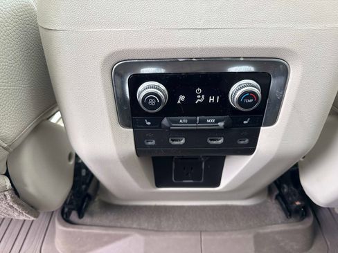 Used 2021 GMC Yukon Denali w/ Advanced Technology Package image 16