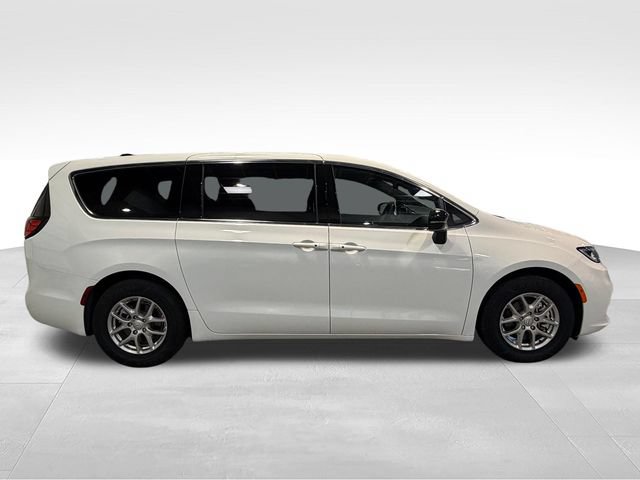 Used 2026 Chrysler Pacifica Select FWD image 4