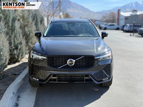 Used 2025 Volvo XC60 B5 Core image 2