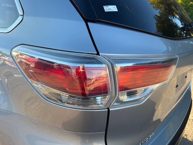 Used 2016 Toyota Highlander Limited AWD/4WD image 10
