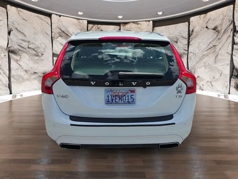 Used 2015 Volvo V60 T5 Premier w/ Convenience Package image 5