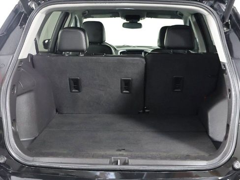 Used 2023 GMC Terrain SLT image 19