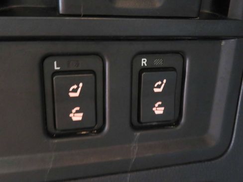 Used 2014 Toyota Sequoia Platinum AWD/4WD image 66