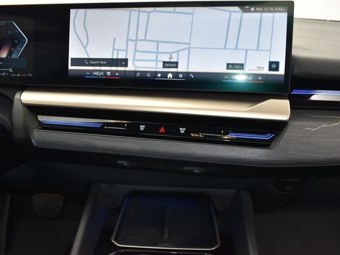 Certified 2025 BMW 530i xDrive w/ Premium Package image 28