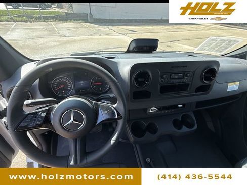Used 2025 Mercedes-Benz Sprinter 2500 image 19