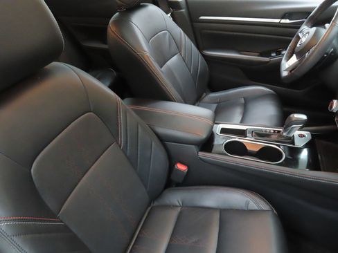 Used 2024 Nissan Altima 2.5 SR w/ SR Premium Package image 26