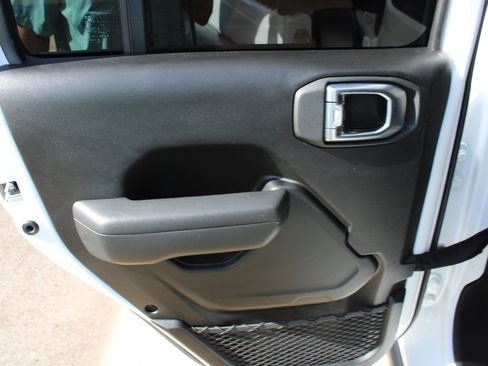 Used 2025 Jeep Wrangler Unlimited Rubicon AWD/4WD image 20