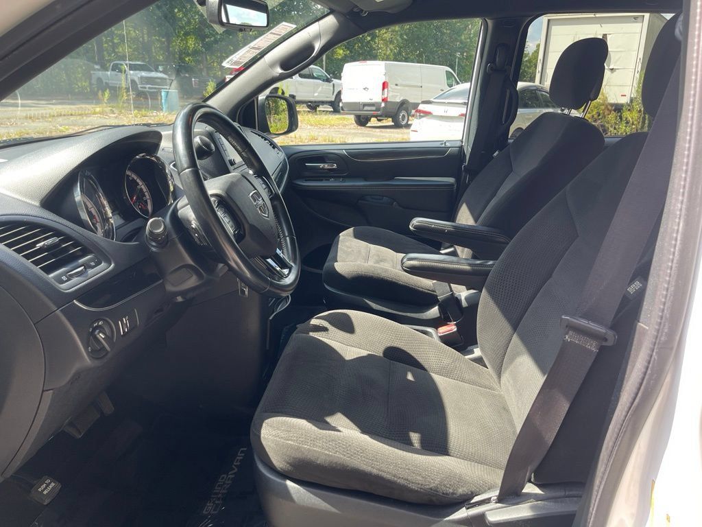 Used 2017 Dodge Grand Caravan SE FWD image 15