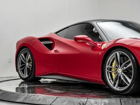 Used 2017 Ferrari 488 GTB RWD image 32