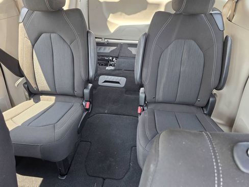 Used 2023 Chrysler Voyager LX FWD image 11