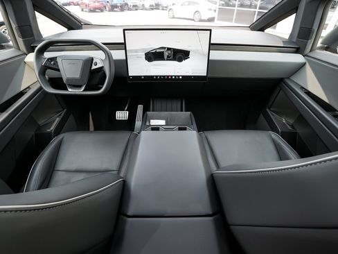 Used 2024 Tesla Cybertruck AWD Crew Cab image 33