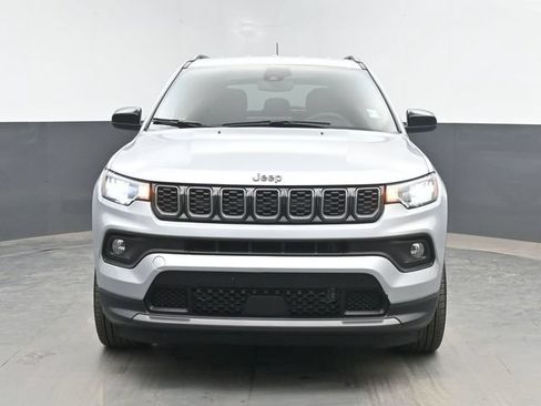 Used 2025 Jeep Compass Latitude w/ Altitude Special Edition AWD/4WD image 3